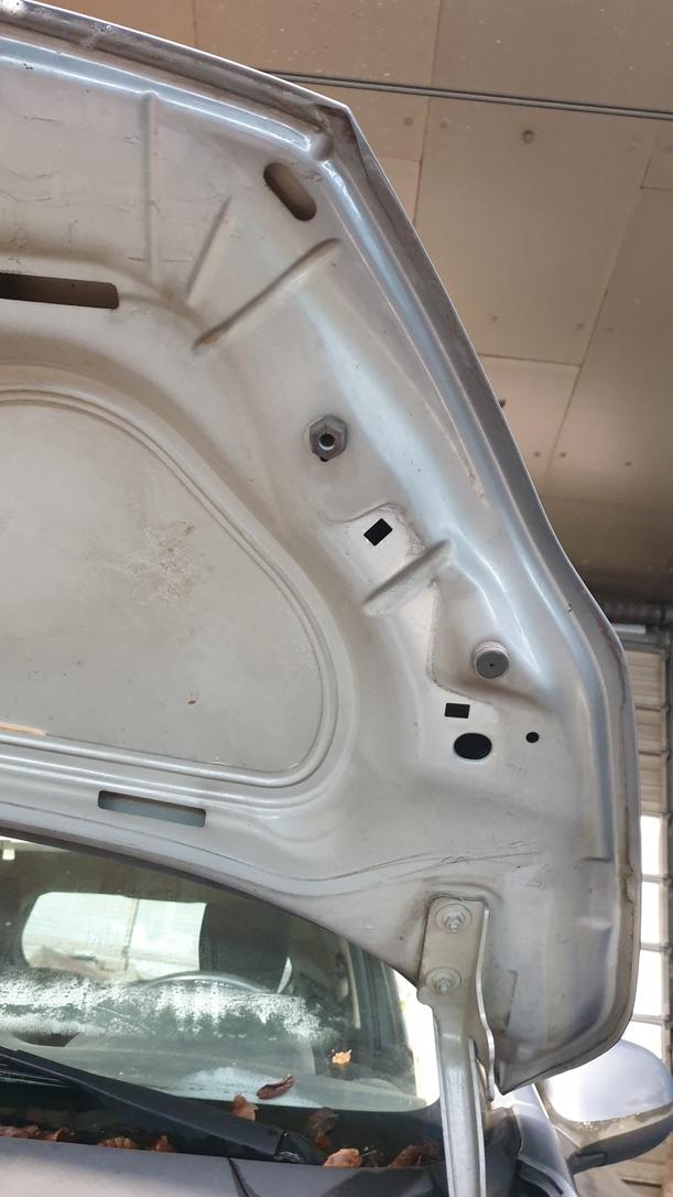 Foto: MOTORHAUBE eines Ford Ka 1.2 L
