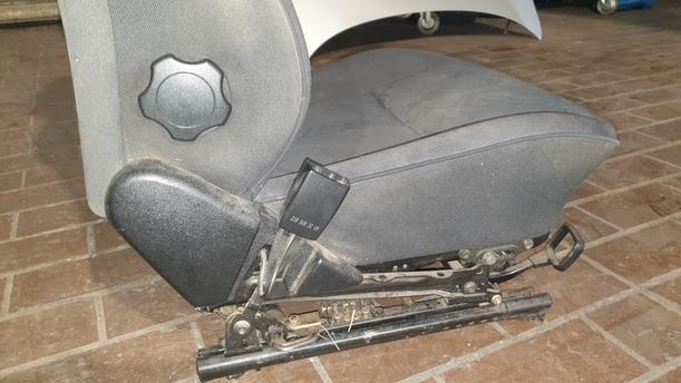 Foto: SITZVORN LINKS / FAHRERSITZ eines Mercedes-Benz E 200 L