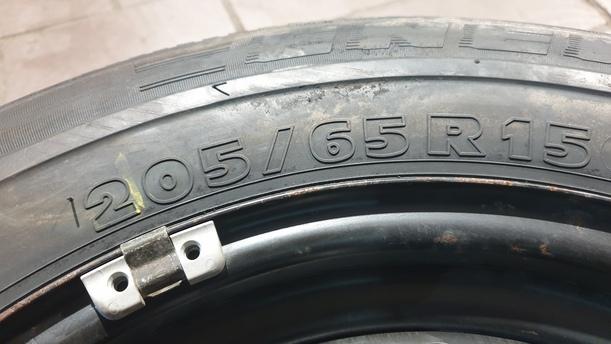 Foto: RESERVERAD / ERSATZRAD 205/65x15 eines Mercedes-Benz E 200 L