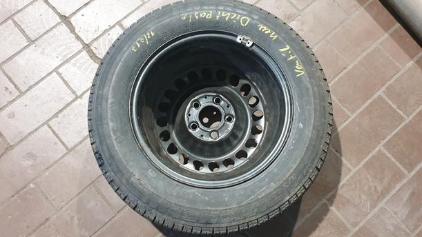 Foto: RESERVERAD / ERSATZRAD 205/65x15 eines Mercedes-Benz E 200 L
