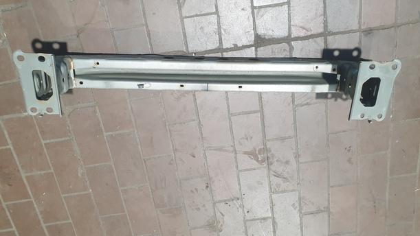 Foto: VERSTÄRKUNG VORNE eines Toyota Avensis 1.8 VVT-i Combi L