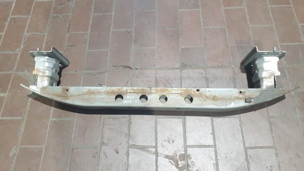 Foto: VERSTÄRKUNG VORNE eines Toyota Avensis 1.8 VVT-i Combi L