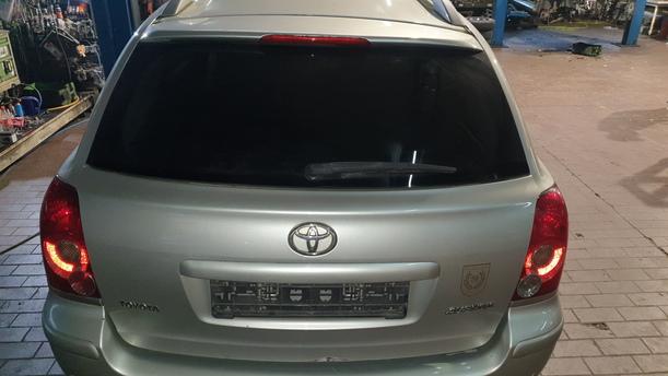 Foto: HECKKLAPPE / HECKDECKEL eines Toyota Avensis 1.8 VVT-i Combi L