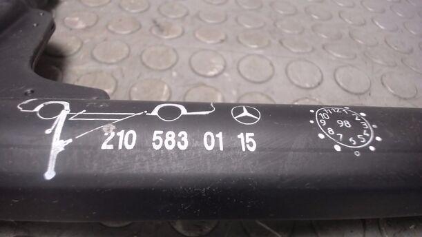 Foto: WAGENHEBER eines Mercedes-Benz E 200 LX