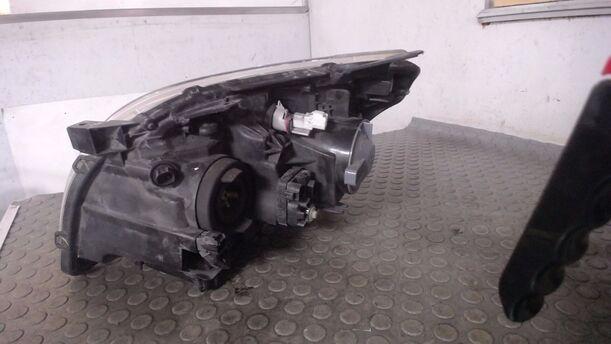 Foto: SCHEINWERFER RECHTS (KOITO) eines Toyota Avensis 1.8 VVT-i Combi LX