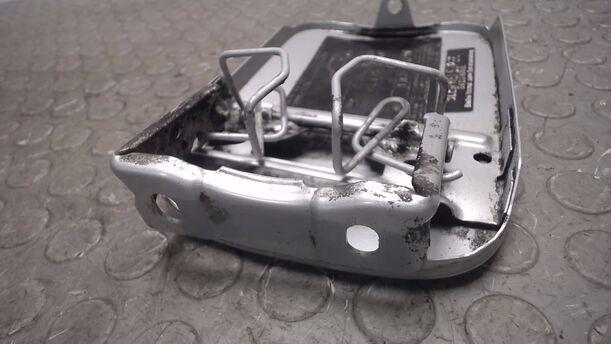 Foto: TANKKLAPPE / TANKDECKEL eines Mercedes-Benz E 200 LX