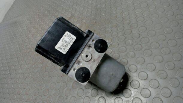 Foto: HAUPTBREMSAGGREGAT ABS eines Toyota Avensis 1.8 VVT-i Combi LX
