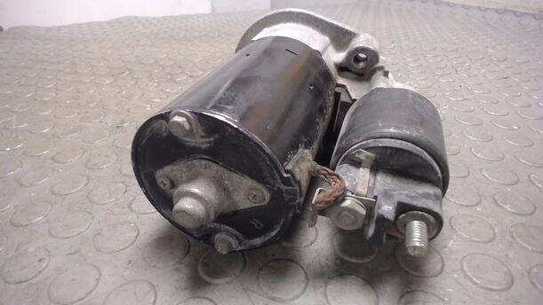 Foto: ANLASSER / STARTER BOSCH eines Mercedes-Benz E 200 LX