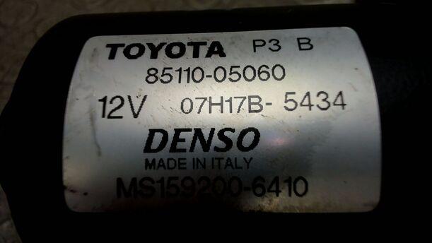 Foto: SCHEIBENWISCHERMOTOR VORNE eines Toyota Avensis 1.8 VVT-i Combi LX