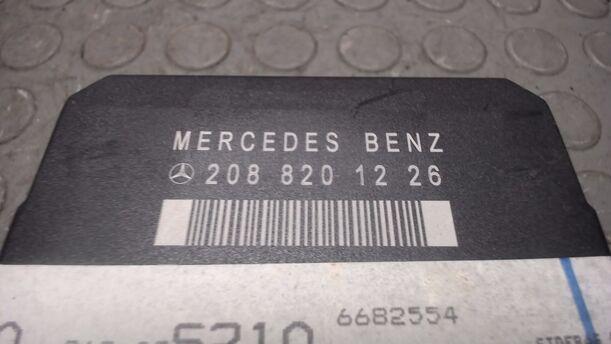 Foto: STEUERGERÄT TÜR VORNE RECHTS eines Mercedes-Benz E 200 LX