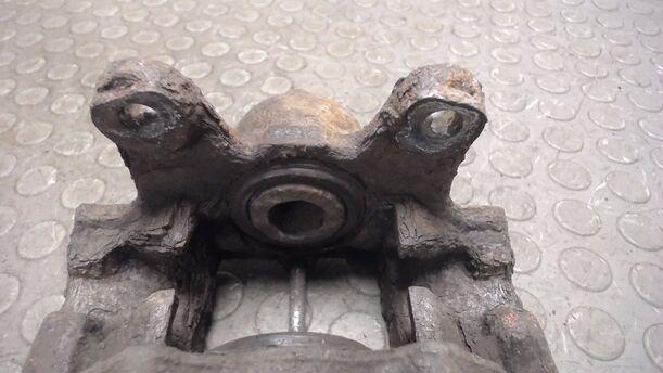 Foto: BREMSSATTEL HINTEN LINKS eines Mercedes-Benz E 200 LX