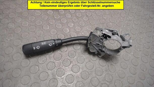 Foto: BLINKSCHALTER / KOMBISCHALTER / SCHEIBENWISCHERSCHALTER eines Mercedes-Benz E 200 LX