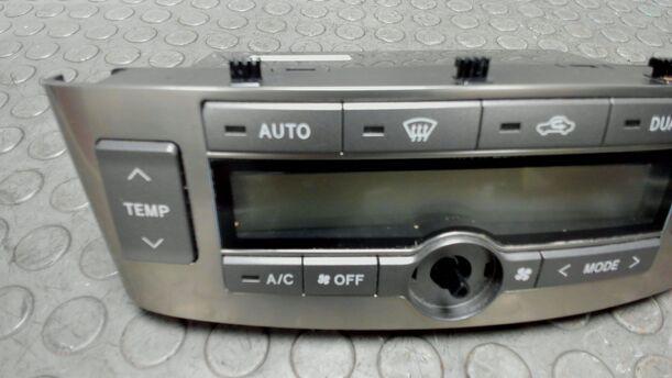 Foto: HEIZUNGSBETÄTIGUNG eines Toyota Avensis 1.8 VVT-i Combi LX