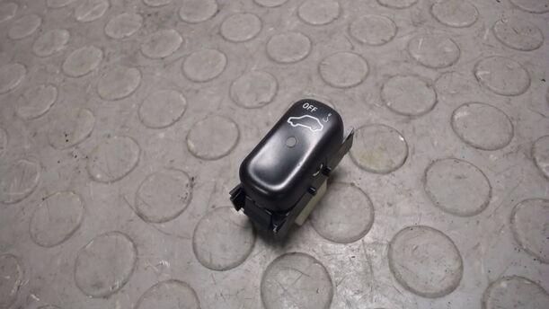 Foto: SCHALTER ABSCHLEPPSCHUTZ ALARM eines Mercedes-Benz E 200 LX
