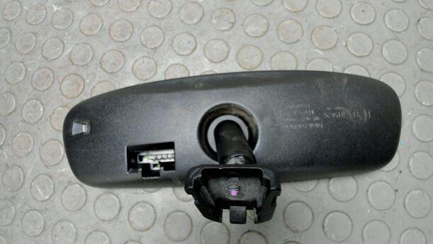 Foto: INNENSPIEGEL AUTOMATISCH ABBLENDBAR eines Toyota Avensis 1.8 VVT-i Combi LX