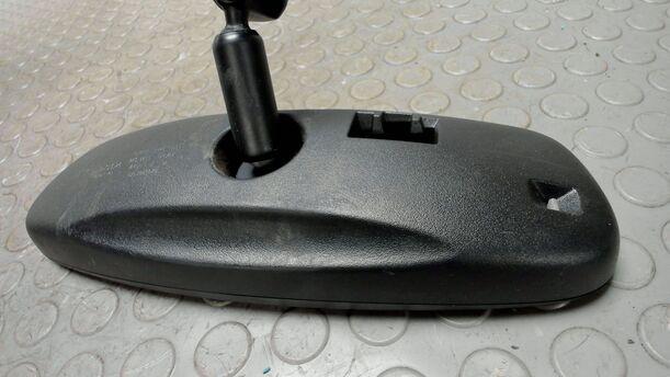 Foto: INNENSPIEGEL AUTOMATISCH ABBLENDBAR eines Toyota Avensis 1.8 VVT-i Combi LX