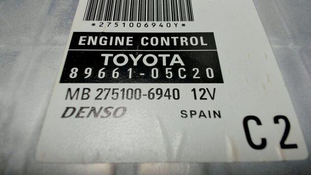 Foto: MOTORSTEUERGERÄT eines Toyota Avensis 1.8 VVT-i Combi LX