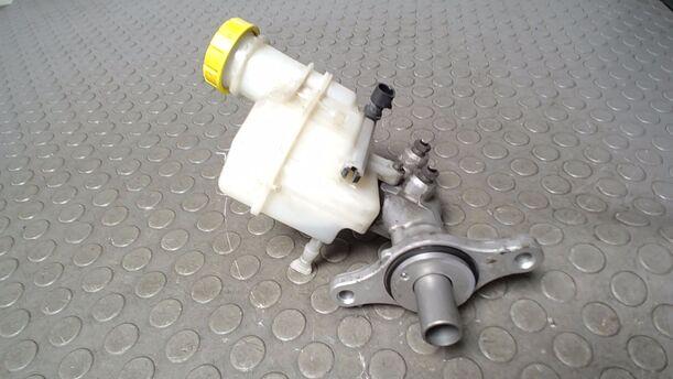 Foto: HAUPTBREMSZYLINDER eines Ford Ka 1.2 LX