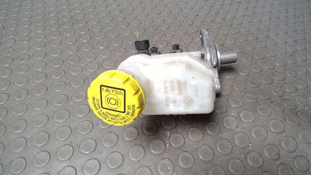 Foto: HAUPTBREMSZYLINDER eines Ford Ka 1.2 LX