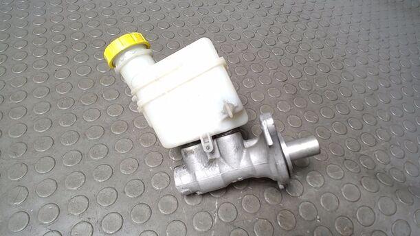 Foto: HAUPTBREMSZYLINDER eines Ford Ka 1.2 LX