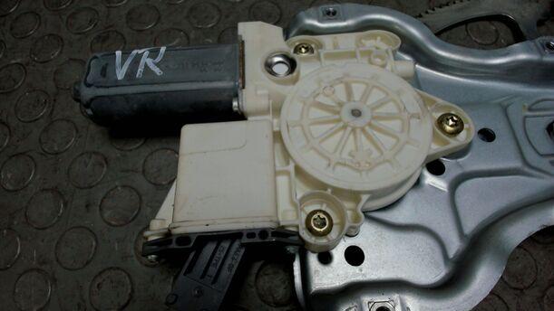 Foto: FENSTERHEBER VORNE RECHTS eines Toyota Avensis 1.8 VVT-i Combi LX