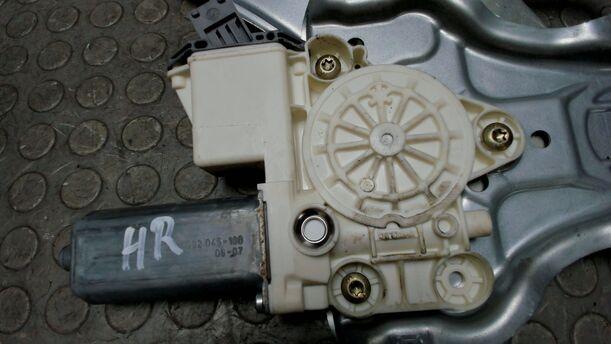 Foto: FENSTERHEBER ELEKTRISCH HINTEN RECHTS eines Toyota Avensis 1.8 VVT-i Combi LX