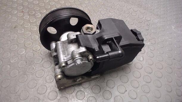 Foto: PUMPE SERVOLENKUNG eines Mercedes-Benz E 200 LX