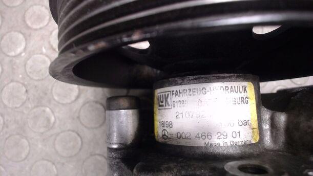 Foto: PUMPE SERVOLENKUNG eines Mercedes-Benz E 200 LX