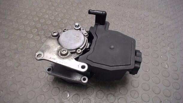 Foto: PUMPE SERVOLENKUNG eines Mercedes-Benz E 200 LX