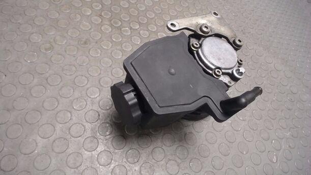 Foto: PUMPE SERVOLENKUNG eines Mercedes-Benz E 200 LX