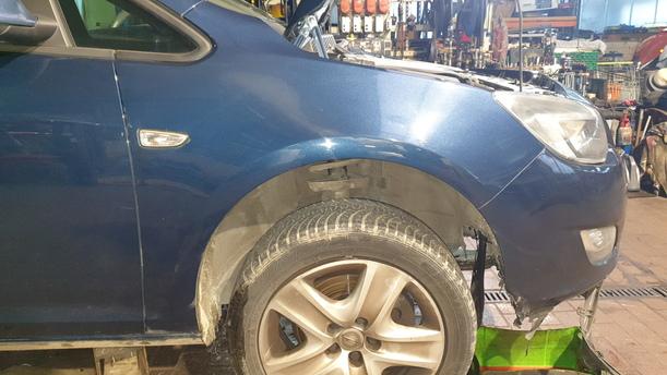 Foto: KOTFLÜGEL RECHTS eines Opel Astra 2.0 CDTI DPF ecoFLEX SportsTourer Start/Stop