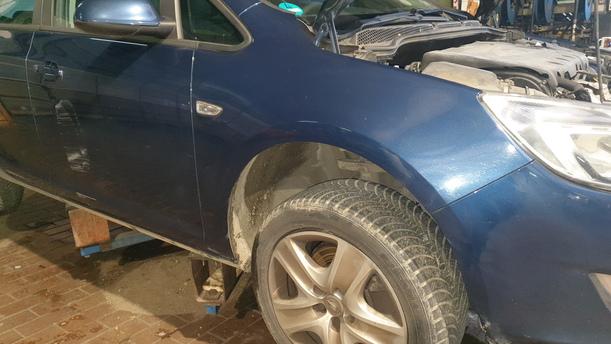 Foto: KOTFLÜGEL RECHTS eines Opel Astra 2.0 CDTI DPF ecoFLEX SportsTourer Start/Stop