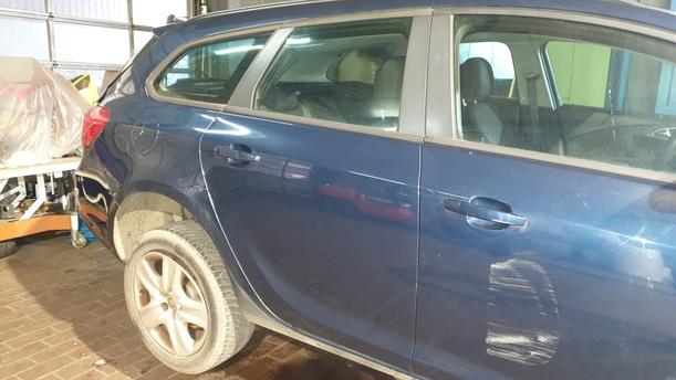 Foto: TÜR HINTEN RECHTS ( 4/5 TÜRER ) eines Opel Astra 2.0 CDTI DPF ecoFLEX SportsTourer Start/Stop