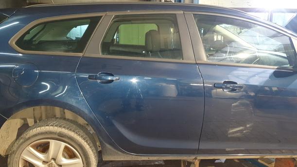 Foto: TÜR HINTEN RECHTS ( 4/5 TÜRER ) eines Opel Astra 2.0 CDTI DPF ecoFLEX SportsTourer Start/Stop