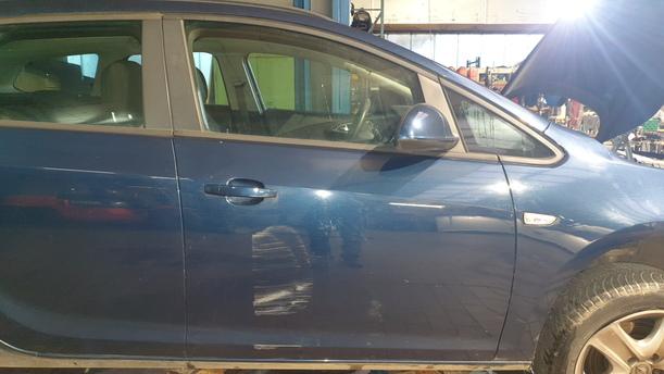 Foto: TÜR VORNE RECHTS ( 4/5 TÜRER ) eines Opel Astra 2.0 CDTI DPF ecoFLEX SportsTourer Start/Stop