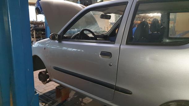 Foto: TÜR VORN LINKS eines Fiat Seicento 1.1 LX