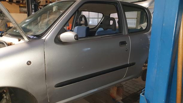Foto: TÜR VORN LINKS eines Fiat Seicento 1.1 LX