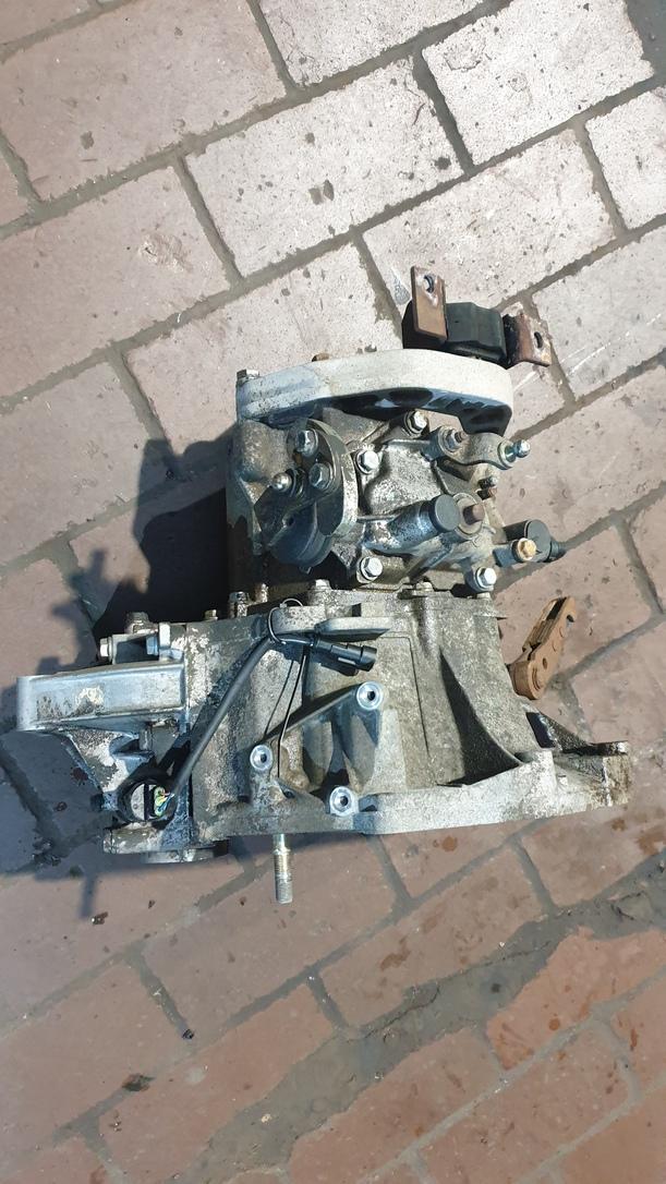 Foto: SCHALTGETRIEBE 5-GANG eines Fiat Seicento 1.1 LX