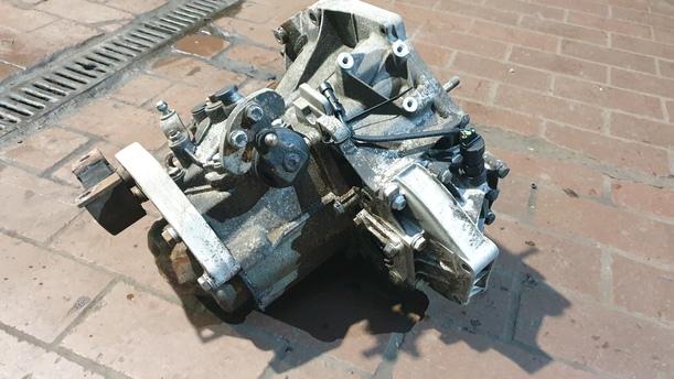 Foto: SCHALTGETRIEBE 5-GANG eines Fiat Seicento 1.1 LX