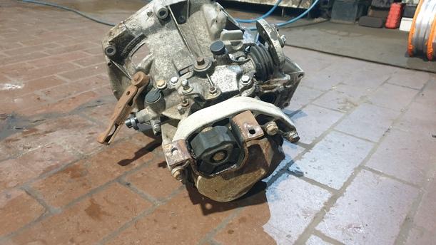 Foto: SCHALTGETRIEBE 5-GANG eines Fiat Seicento 1.1 LX