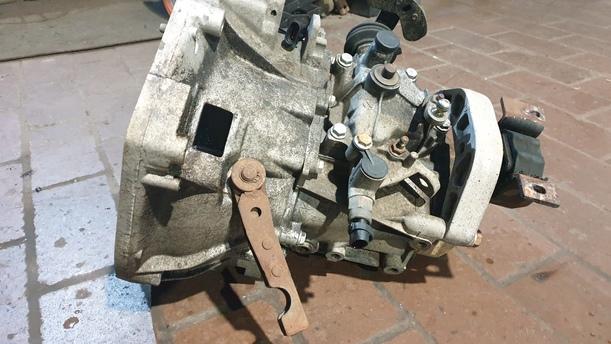 Foto: SCHALTGETRIEBE 5-GANG eines Fiat Seicento 1.1 LX