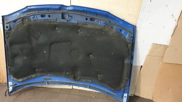 Foto: MOTORHAUBE eines VW Golf 1.9 TDI LX