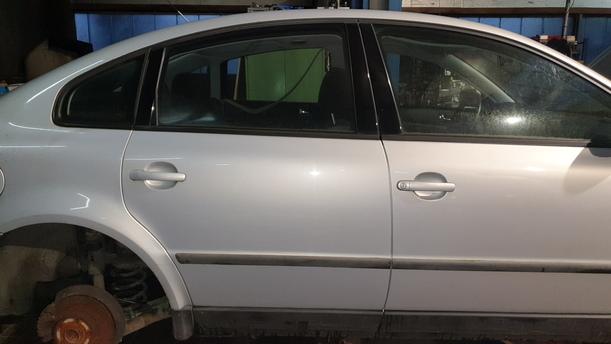Foto: TÜR HINTEN RECHTS eines VW Passat 1.6 LX
