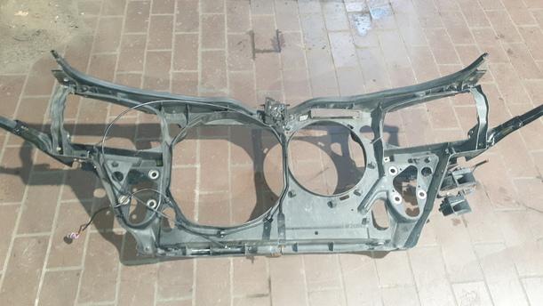 Foto: FRONTBLECH / SCHLOSSTRÄGER eines VW Passat 1.6 LX