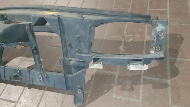 Foto: FRONTBLECH / SCHLOSSTRÄGER eines Ford Mondeo 2.0 Turnier LX