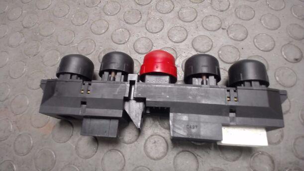 Foto: SCHALTEREINHEIT MITTELKONSOLE eines Fiat Seicento 1.1 LX