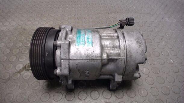 Foto: KOMPRESSOR KLIMAANLAGE (SANDEN) eines VW Golf 1.9 TDI LX