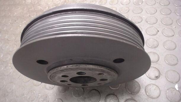 Foto: STIRNRAD KURBELWELLE eines VW Golf 1.9 TDI LX