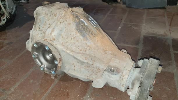 Foto: HINTERACHSTZRIEBE / DIFFERENTIAL eines Mercedes-Benz E 200 LX