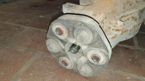 Foto: HINTERACHSTZRIEBE / DIFFERENTIAL eines Mercedes-Benz E 200 LX